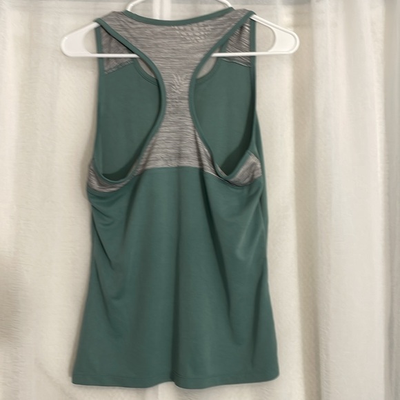 Xersion Womens Performance Scoop Neck Sleeveless sage green Tank Top SIZE S - Picture 2 of 4